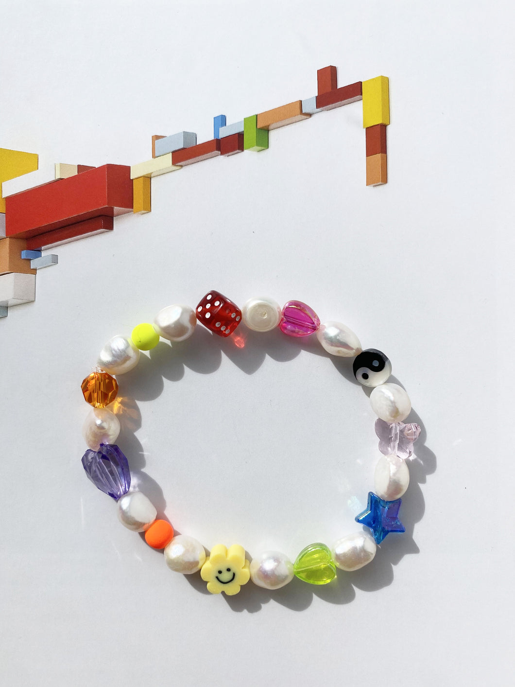 The NNENNA Pearl rainbow bracelet - Blackcurrant Pop